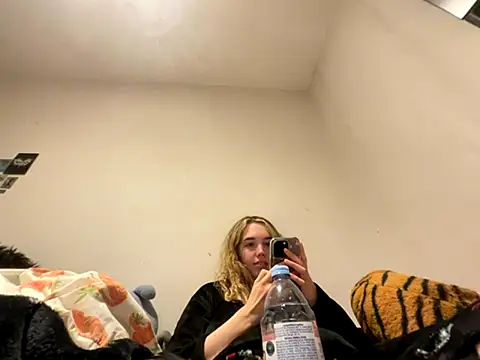 violetcutie online show from September 26, 2025, 9:10 pm