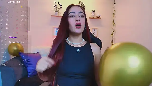 Snapshot of ViolethRosse chatting on July 21, 2026, 1:23 pm ViolethRosse online show from July 21, 2026, 1:23 pm