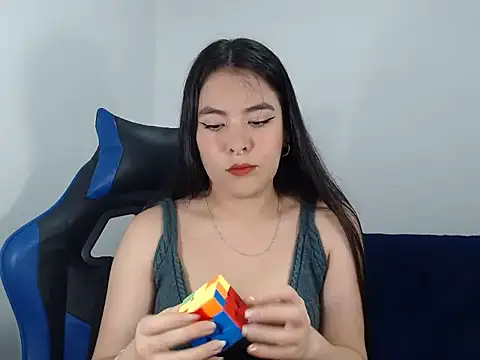 EloiseJun online show from November 19, 2025, 3:06 am