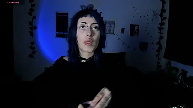 kattusauruss online show from December 2, 2025, 5:42 am