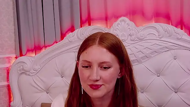 SaraMoor online show from October 21, 2025, 4:28 pm