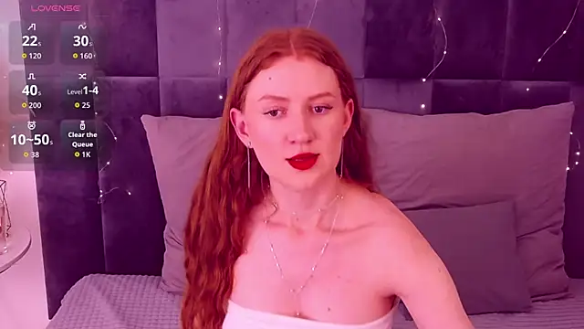 Snapshot of SaraMoor chatting on February 10, 2026, 3:44 pm SaraMoor online show from February 10, 2026, 3:44 pm