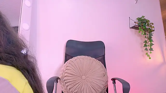 TiffValentinee  online show from October 13, 2025, 7:59 pm