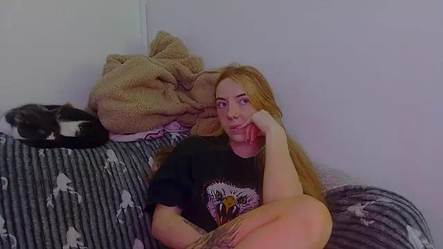 Little-Red21 online show from November 26, 2025, 1:33 pm