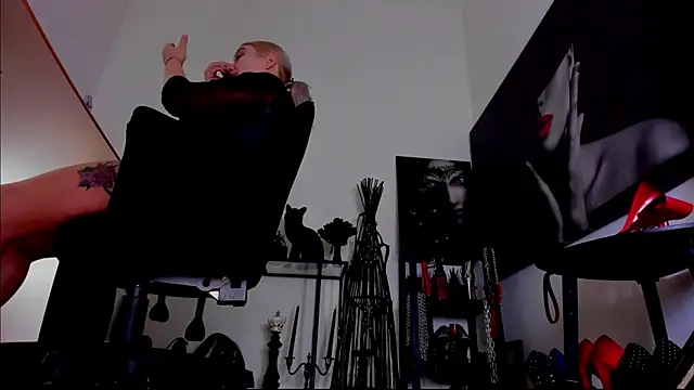 demisweet online show from February 7, 2026, 2:08 am