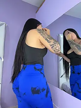 CrisMarulanda online show from March 29, 2026, 8:21 pm