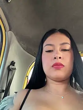 CrisMarulanda online show from October 16, 2025, 2:47 pm