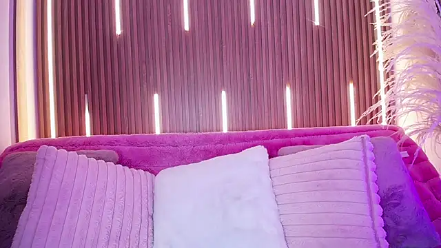 MylaDreams online show from November 6, 2025, 3:32 am