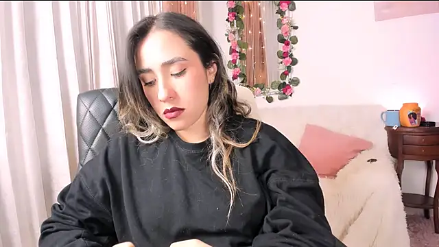 Sara kaic online show from May 18, 2026, 1:39 am