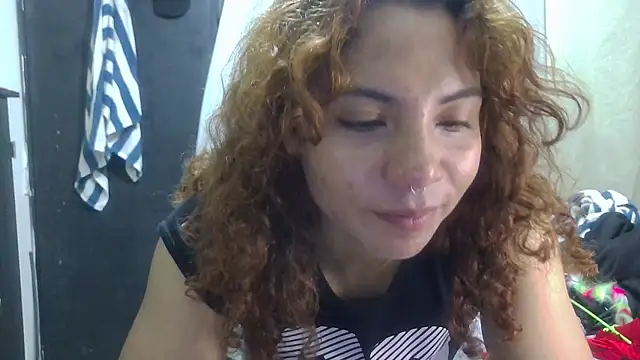 Snapshot of VioletV chatting on July 1, 2026, 2:23 am VioletV online show from July 1, 2026, 2:23 am