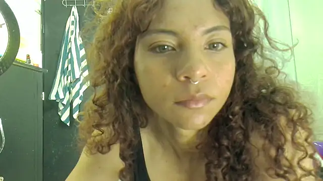 Snapshot of VioletV chatting on March 4, 2026, 12:07 am VioletV online show from March 4, 2026, 12:07 am