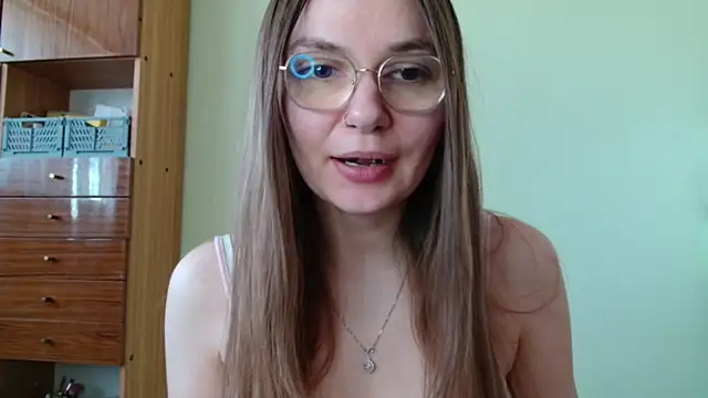 LooveELLYx online show from March 5, 2026, 7:27 am