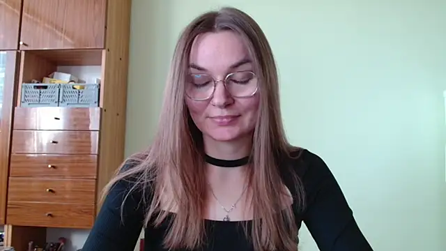 LooveELLYx online show from October 20, 2025, 1:33 pm