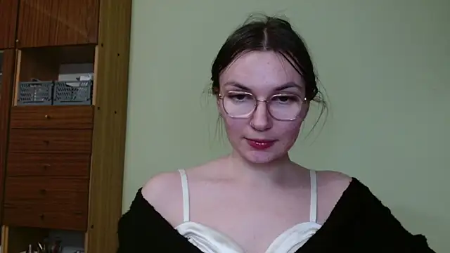 LooveELLYx online show from February 13, 2025, 6:05 pm