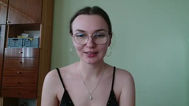 LooveELLYx online show from October 6, 2025, 1:34 pm