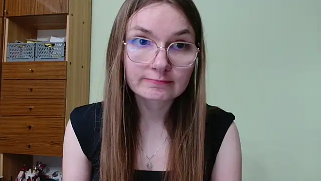 LooveELLYx online show from April 19, 2026, 10:01 pm