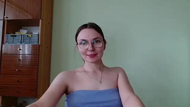 LooveELLYx online show from September 22, 2025, 1:28 pm