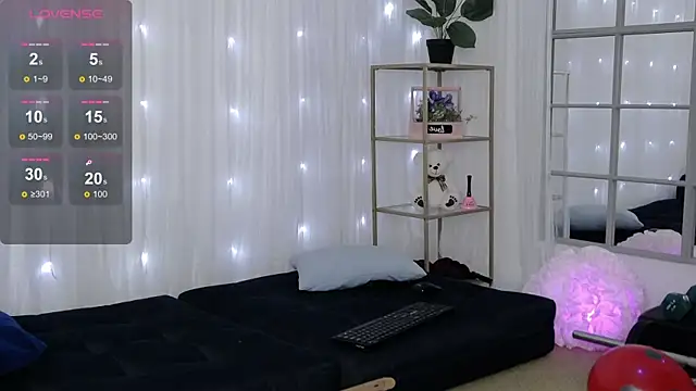 Snapshot of SarahRaynex chatting on February 6, 2026, 11:34 pm SarahRaynex online show from February 6, 2026, 11:34 pm