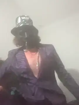 straightozgoesdwn online show from November 15, 2025, 5:28 pm