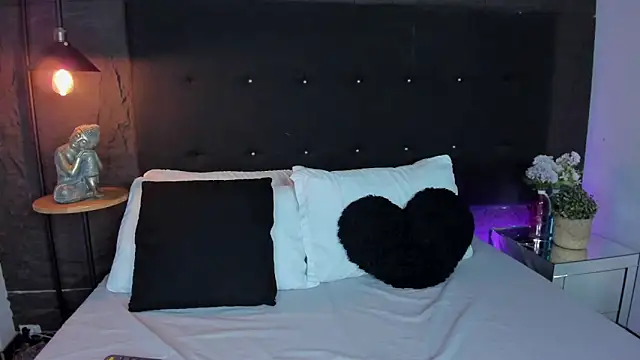 Rose Blossom online show from November 26, 2025, 4:56 am