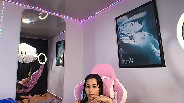 GraceWallace  online show from November 13, 2025, 1:53 am