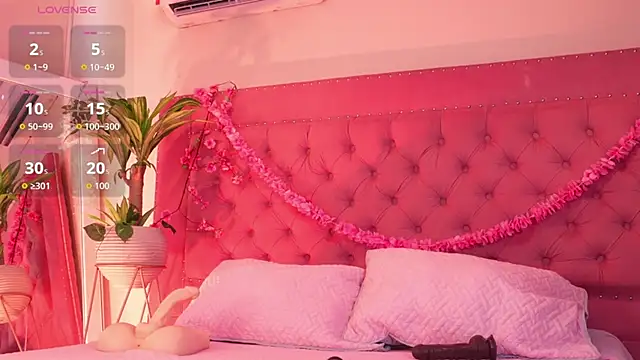 mili moon  online show from October 9, 2025, 12:28 pm