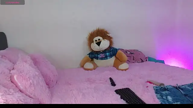 MichellMoon1 online show from October 4, 2025, 8:21 pm