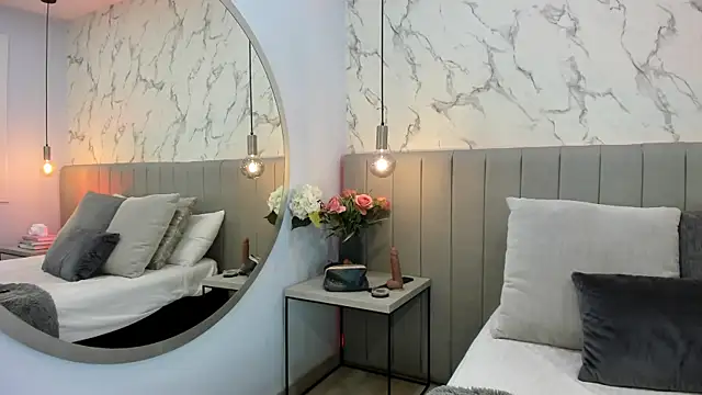 Snapshot of Karlla_Brown chatting on October 14, 2025, 12:50 pm Karlla Brown online show from October 14, 2025, 12:50 pm