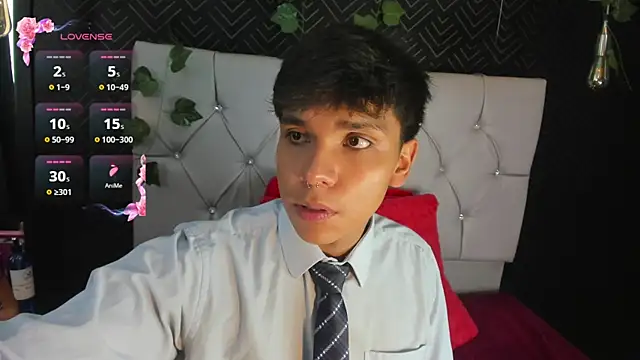 Snapshot of Thiago_Kozak chatting on October 20, 2025, 1:22 pm Thiago Kozak online show from October 20, 2025, 1:22 pm