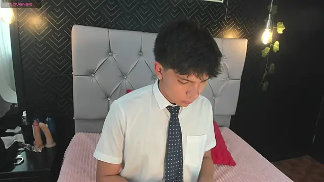 Snapshot of Thiago_Kozak chatting on November 14, 2025, 1:48 pm Thiago Kozak online show from November 14, 2025, 1:48 pm