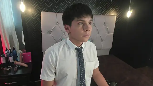 Snapshot of Thiago_Kozak chatting on February 25, 2026, 12:27 pm Thiago Kozak online show from February 25, 2026, 12:27 pm