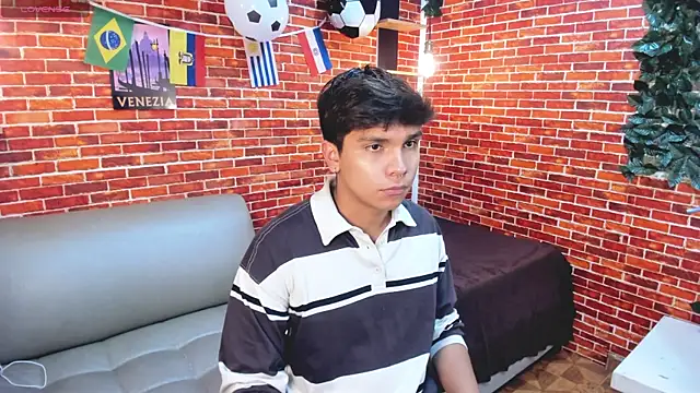 Snapshot of Thiago_Kozak chatting on July 3, 2026, 12:33 pm Thiago Kozak online show from July 3, 2026, 12:33 pm