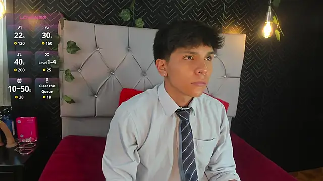 Snapshot of Thiago_Kozak chatting on October 22, 2025, 12:37 pm Thiago Kozak online show from October 22, 2025, 12:37 pm