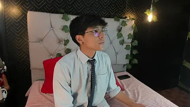 Snapshot of Thiago_Kozak chatting on October 13, 2025, 1:02 pm Thiago Kozak online show from October 13, 2025, 1:02 pm