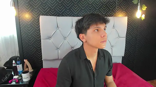 Snapshot of Thiago_Kozak chatting on October 30, 2025, 3:20 pm Thiago Kozak online show from October 30, 2025, 3:20 pm