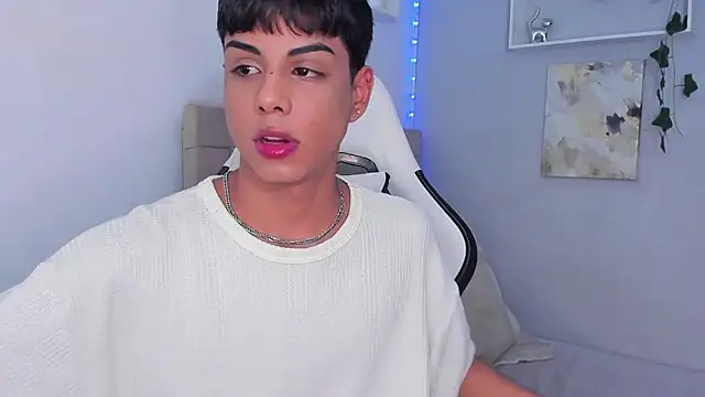 Snapshot of Thomas_wil chatting on October 15, 2025, 6:11 am Thomas wil online show from October 15, 2025, 6:11 am