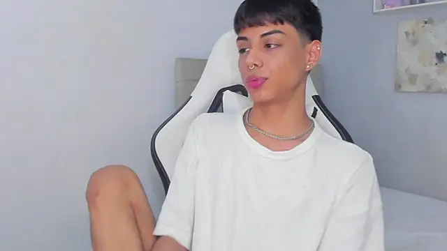 Snapshot of Thomas_wil chatting on February 5, 2026, 6:20 am Thomas wil online show from February 5, 2026, 6:20 am