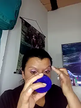 Hanna Kieran online show from October 12, 2025, 4:08 pm