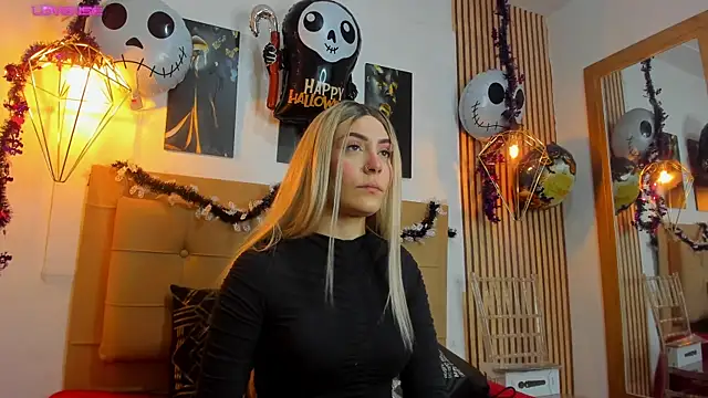 alesziarose online show from October 27, 2025, 7:37 pm