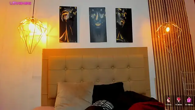 alesziarose online show from November 16, 2025, 7:40 pm