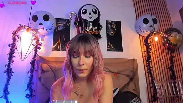 alesziarose online show from October 8, 2025, 7:47 pm