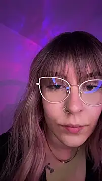 alesziarose online show from November 18, 2025, 11:59 pm