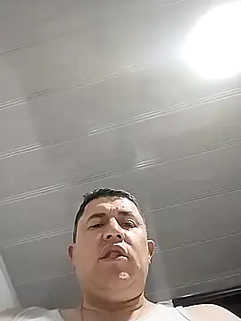 BigCristh79 online show from November 5, 2025, 8:56 pm