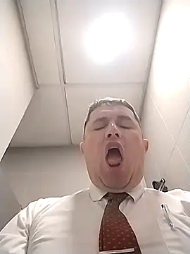 BigCristh79 online show from November 3, 2025, 5:27 pm