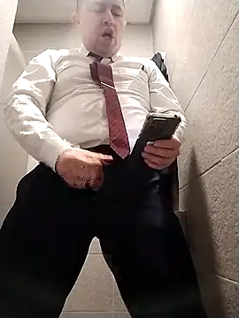 BigCristh79 online show from April 17, 2026, 7:55 am