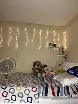 effie castroo online show from November 23, 2025, 4:28 pm