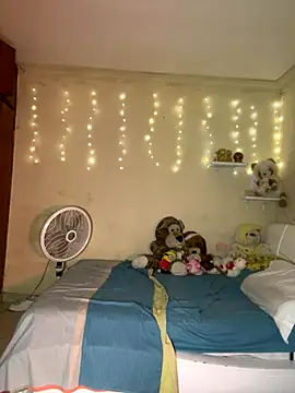 effie castroo online show from November 5, 2025, 2:03 am