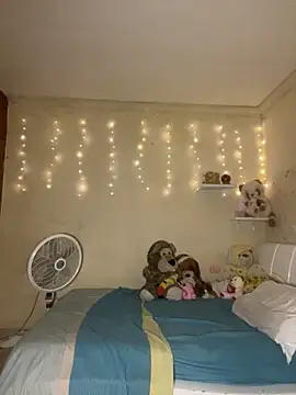 effie castroo online show from November 6, 2025, 1:20 am