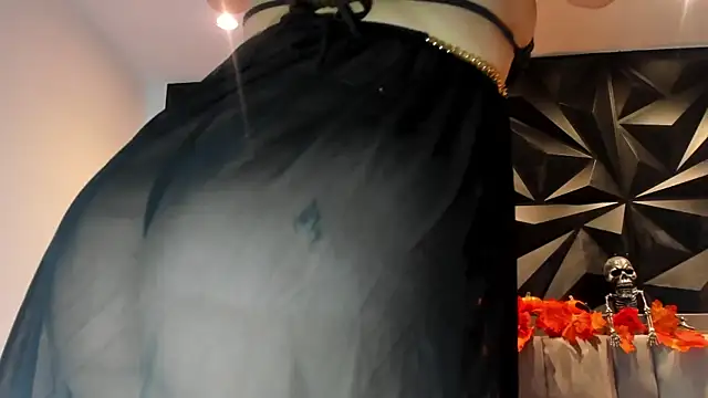 megan whitee   online show from October 31, 2025, 2:30 am