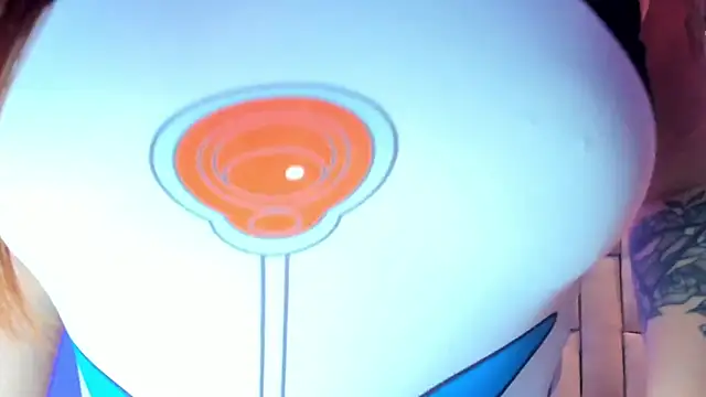 megan whitee   online show from October 18, 2025, 1:51 am